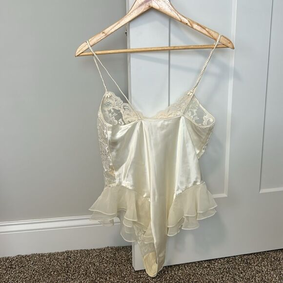 Victoria’s Secret Gold Label Sexy White Wedding Lace Teddy Beads Nightie NWT - Picture 7 of 15